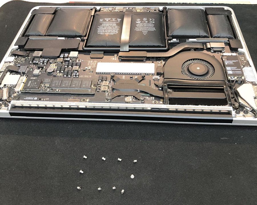 MacBook 拆開 果然電池都膨脹了