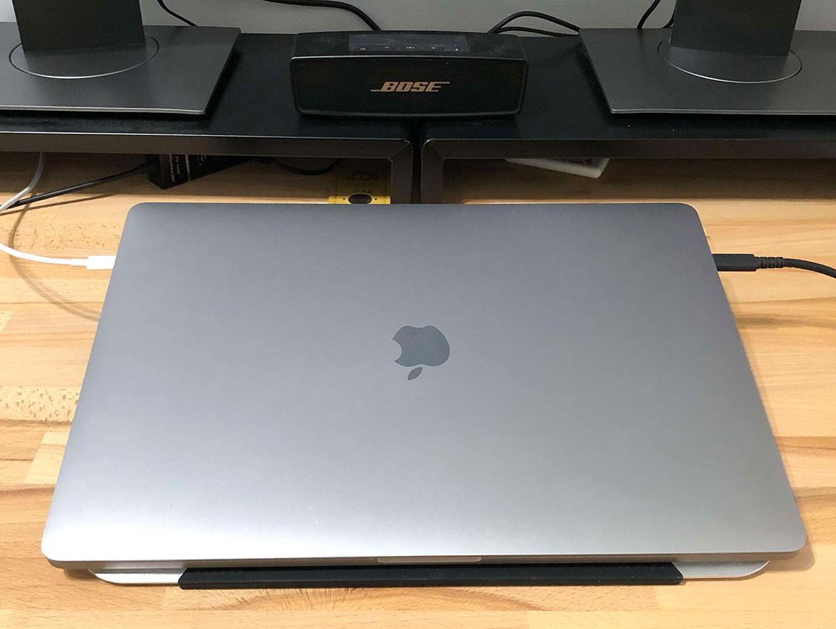 全鋁散熱底座特別適合全金屬機身的 MacBook 系列
